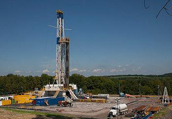 A fracking rig in Bradford County, Pennsylvania // Credit: Appvoices.org by Bob Warhover