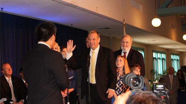 Bob Filner sworn in as new mayor