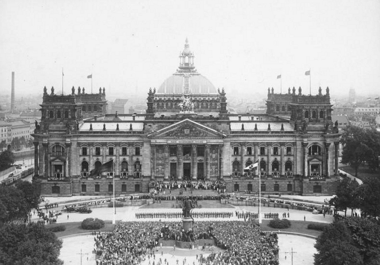 Reichstag in 1926 // Credit: German Federal Archives